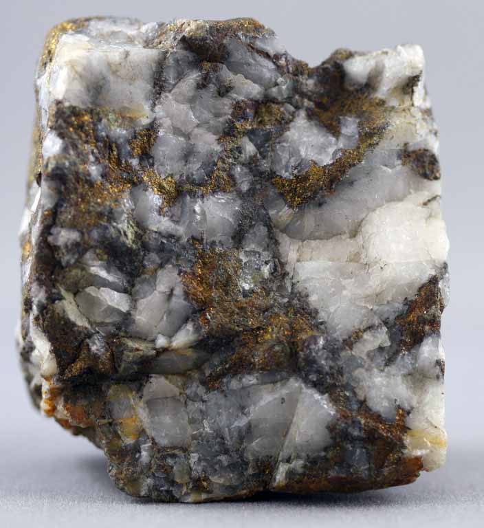 Image couleur d’une roche brune et blanche